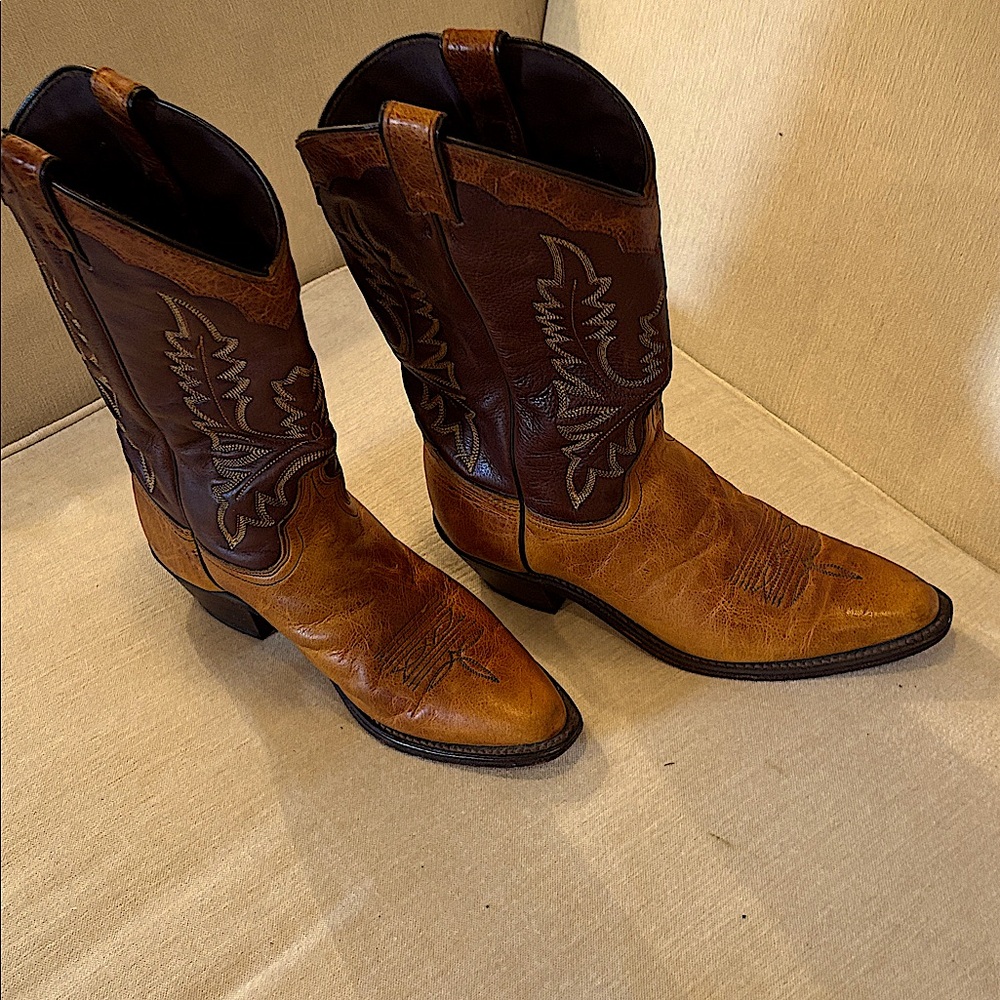 Wonderful patina vintage made in usa two tone size 9 fits 81/2 tooled and sewn